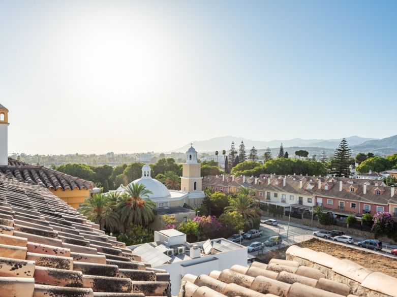 Refurbished 4-Bedroom Penthouse with Panoramic Mountain Views in San Pedro de Alcántara