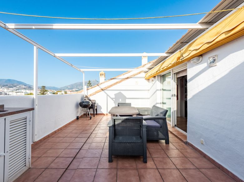 Refurbished 4-Bedroom Penthouse with Panoramic Mountain Views in San Pedro de Alcántara