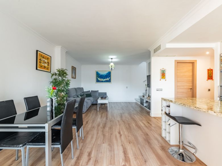 Refurbished 4-Bedroom Penthouse with Panoramic Mountain Views in San Pedro de Alcántara