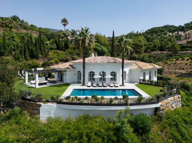 Luxury Villa with Panoramic Mountain Views in La Zagaleta, Benahavís