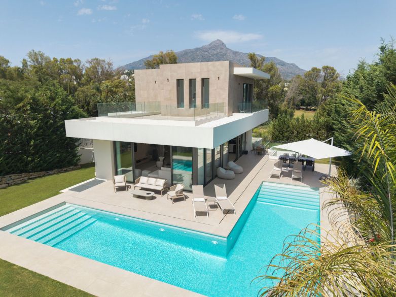 Lujo Mediterráneo Moderno en La Cerquilla, Nueva Andalucía