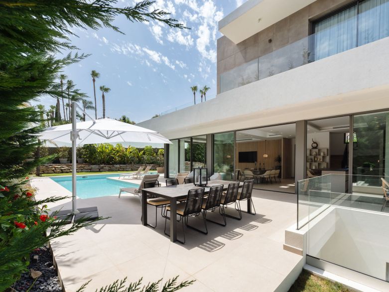 Lujo Mediterráneo Moderno en La Cerquilla, Nueva Andalucía