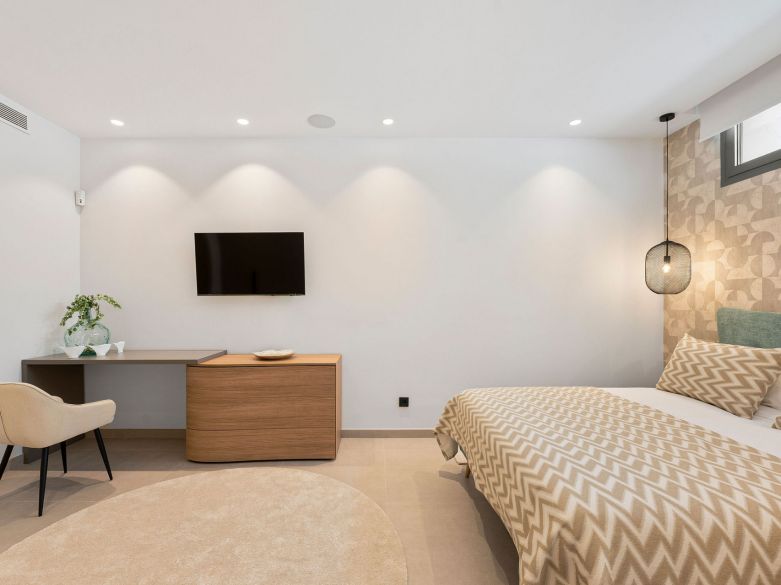 Lujo Mediterráneo Moderno en La Cerquilla, Nueva Andalucía