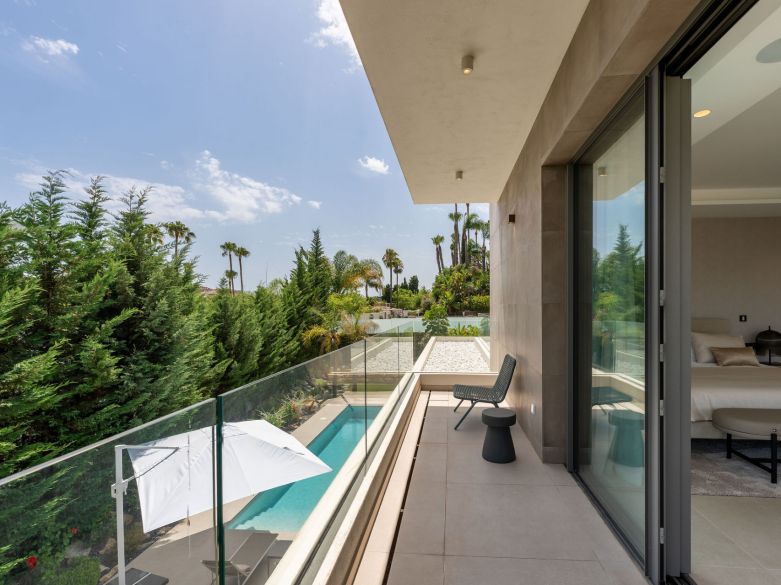 Lujo Mediterráneo Moderno en La Cerquilla, Nueva Andalucía