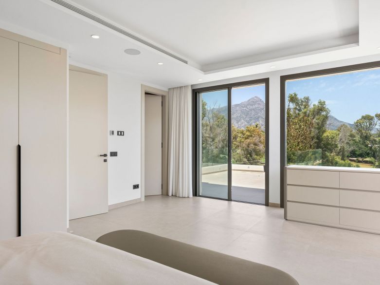 Lujo Mediterráneo Moderno en La Cerquilla, Nueva Andalucía