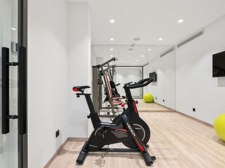 Lujo Mediterráneo Moderno en La Cerquilla, Nueva Andalucía