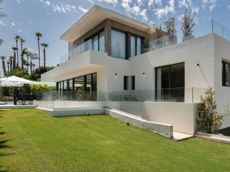 Lujo Mediterráneo Moderno en La Cerquilla, Nueva Andalucía