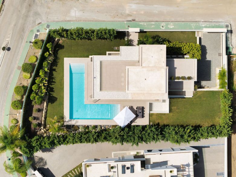 Lujo Mediterráneo Moderno en La Cerquilla, Nueva Andalucía