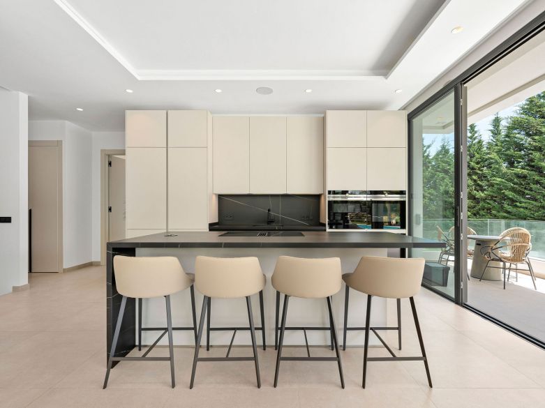 Lujo Mediterráneo Moderno en La Cerquilla, Nueva Andalucía