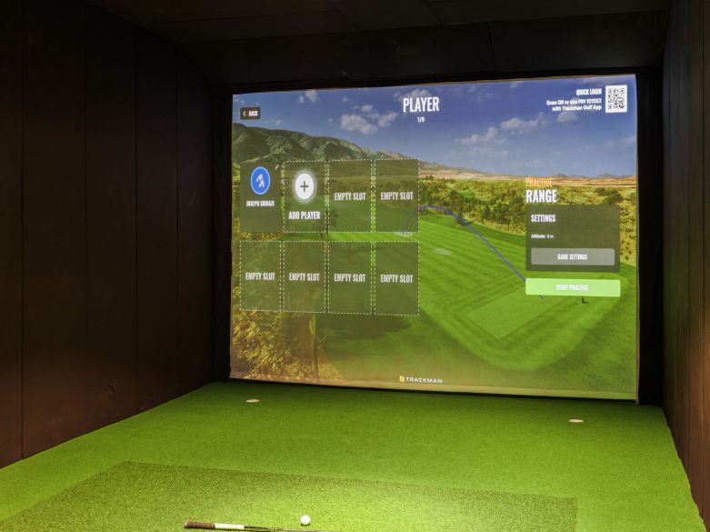 Elegancia moderna con vistas panorámicas en la prestigiosa Sierra Blanca