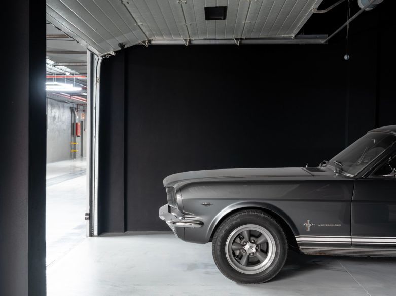 Elegancia moderna con vistas panorámicas en la prestigiosa Sierra Blanca