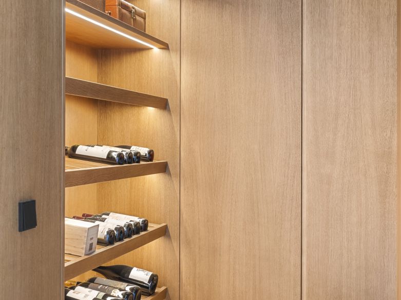 Elegancia moderna con vistas panorámicas en la prestigiosa Sierra Blanca