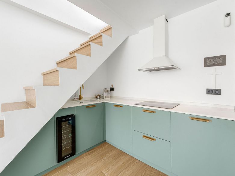 Bienvenido a este hermoso apartamento de 2 dormitorios en planta superior con increíbles vistas en Nueva Andalucía!