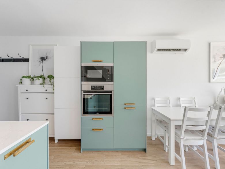 Bienvenido a este hermoso apartamento de 2 dormitorios en planta superior con increíbles vistas en Nueva Andalucía!