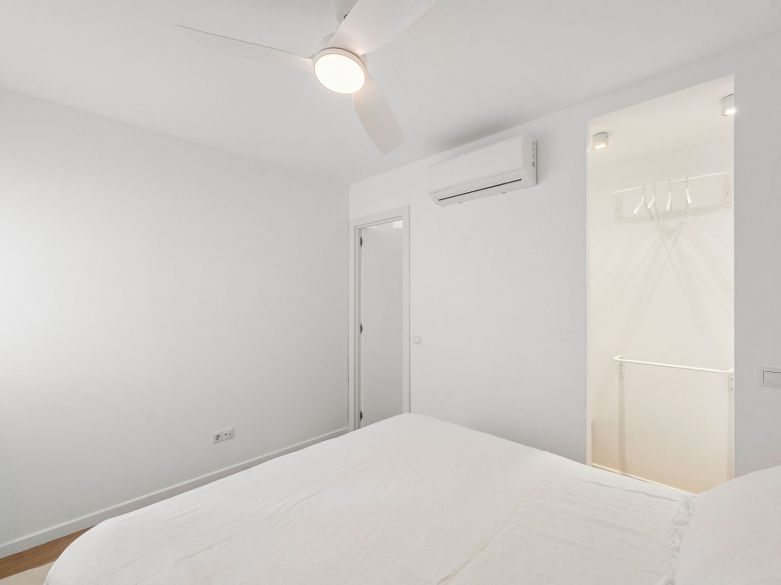 Bienvenido a este hermoso apartamento de 2 dormitorios en planta superior con increíbles vistas en Nueva Andalucía!