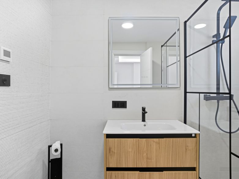 Excepcional apartamento de tres bedorom situado en una comunidad muy codiciada La Carolina Park, en la Milla de Oro de Marbella