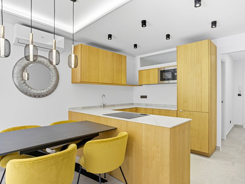 Excepcional apartamento de tres bedorom situado en una comunidad muy codiciada La Carolina Park, en la Milla de Oro de Marbella