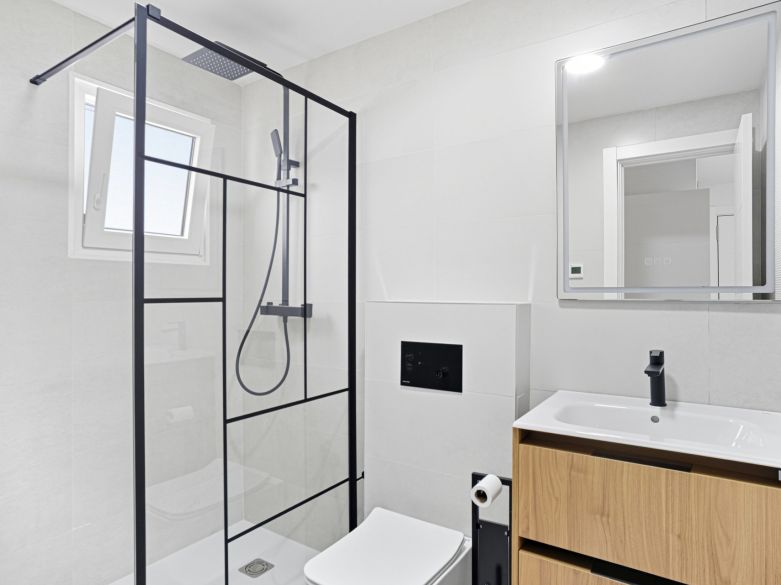 Excepcional apartamento de tres bedorom situado en una comunidad muy codiciada La Carolina Park, en la Milla de Oro de Marbella