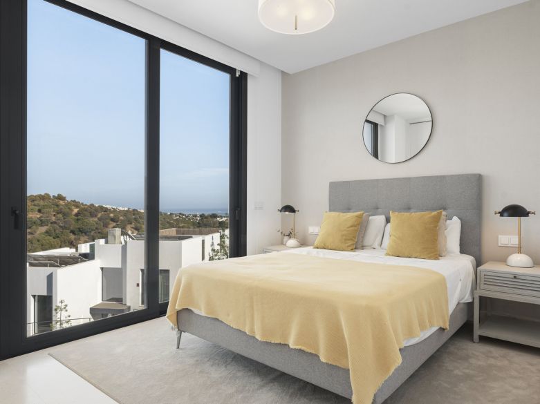 Modern 5-bedroom villa in a secure gated community near Marbella