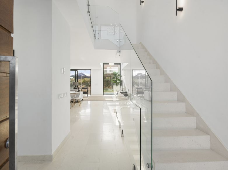 Modern 5-bedroom villa in a secure gated community near Marbella