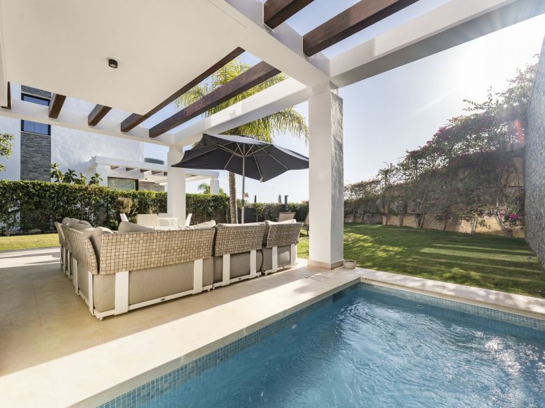 Modern 5-bedroom villa in a secure gated community near Marbella