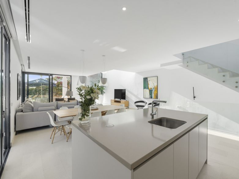 Modern 5-bedroom villa in a secure gated community near Marbella