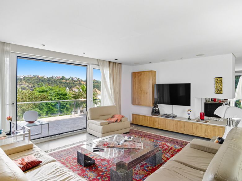 Amplio cinco dormitorios, Villa situado en el exclusivo Los Arqueros Golf Resort en Benahavís