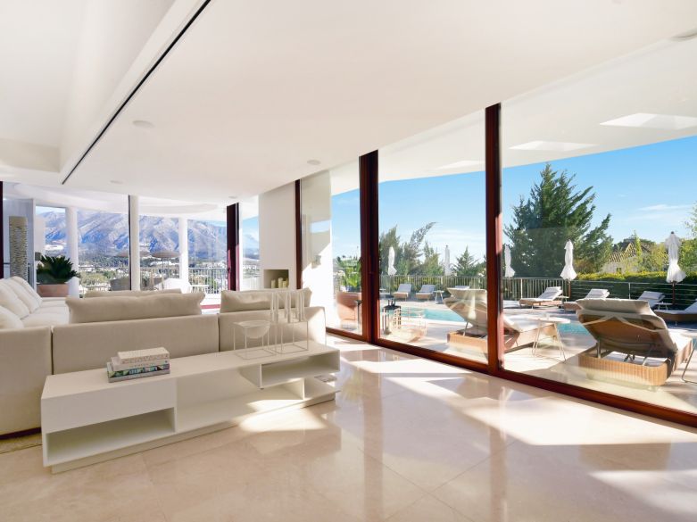 Villa de 7 dormitorios en Nueva Andalucía - ¡a 5 minutos de Puerto Banús!