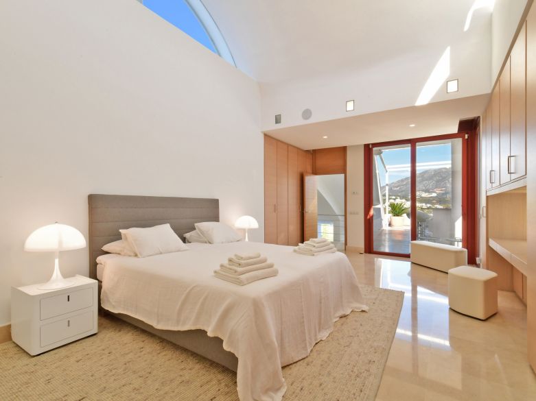 Villa de 7 dormitorios en Nueva Andalucía - ¡a 5 minutos de Puerto Banús!