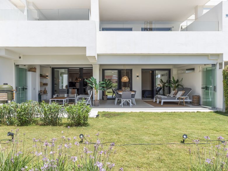 Modern Ground-Floor Apartment with Private Garden walking distance to Estepona Golf