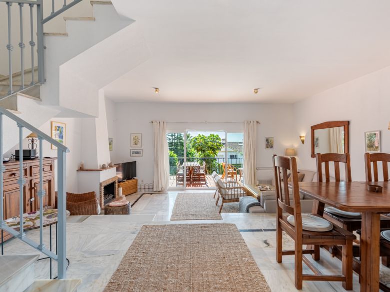 Encantadora casa adosada orientada al sur en Monte Biarritz – A poca distancia de la playa y servicios