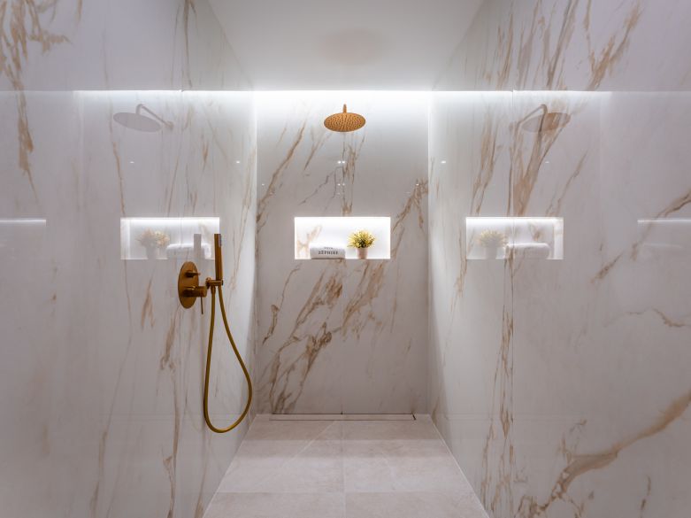 Villa de lujo contemporánea con vistas panorámicas al mar cerca de la Milla de Oro de Marbella