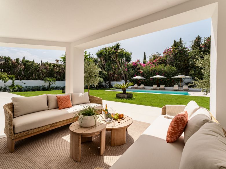 Villa de lujo contemporánea con vistas panorámicas al mar cerca de la Milla de Oro de Marbella