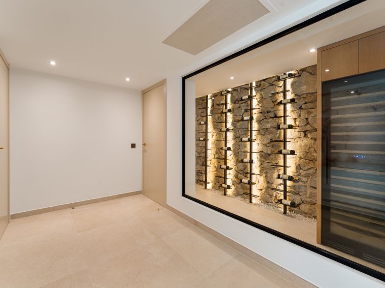 Villa de lujo contemporánea con vistas panorámicas al mar cerca de la Milla de Oro de Marbella