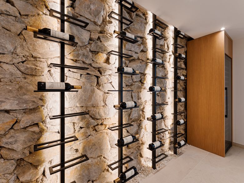 Villa de lujo contemporánea con vistas panorámicas al mar cerca de la Milla de Oro de Marbella