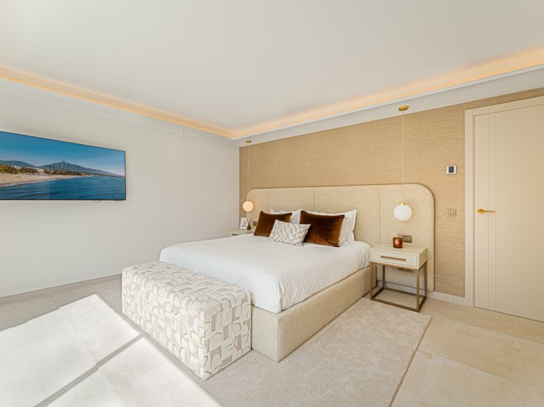 Villa de lujo contemporánea con vistas panorámicas al mar cerca de la Milla de Oro de Marbella