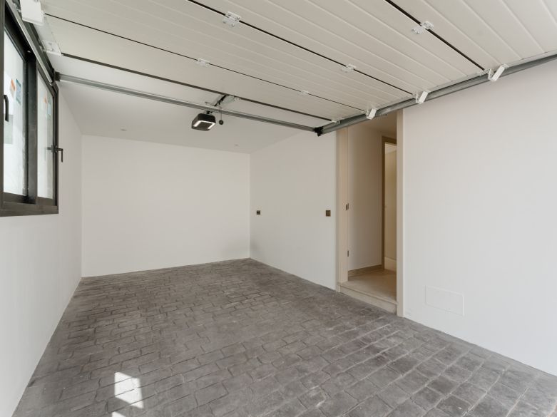 Villa de lujo contemporánea con vistas panorámicas al mar cerca de la Milla de Oro de Marbella