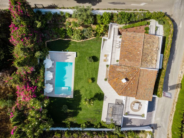 Villa de lujo contemporánea con vistas panorámicas al mar cerca de la Milla de Oro de Marbella