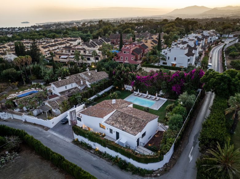 Villa de lujo contemporánea con vistas panorámicas al mar cerca de la Milla de Oro de Marbella