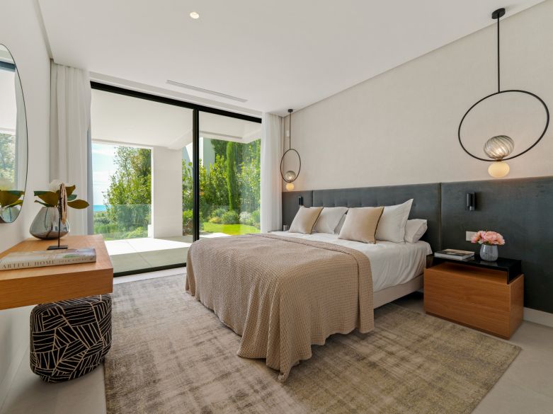 Villa de nueva construcción con vistas impresionantes en la exclusiva urbanización cerrada de Lomas de la Quinta - Benahavís