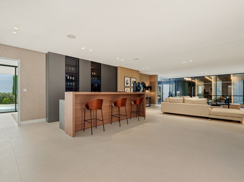 Villa de nueva construcción con vistas impresionantes en la exclusiva urbanización cerrada de Lomas de la Quinta - Benahavís