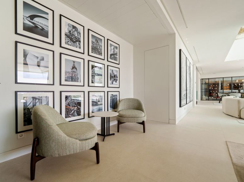 Villa de nueva construcción con vistas impresionantes en la exclusiva urbanización cerrada de Lomas de la Quinta - Benahavís