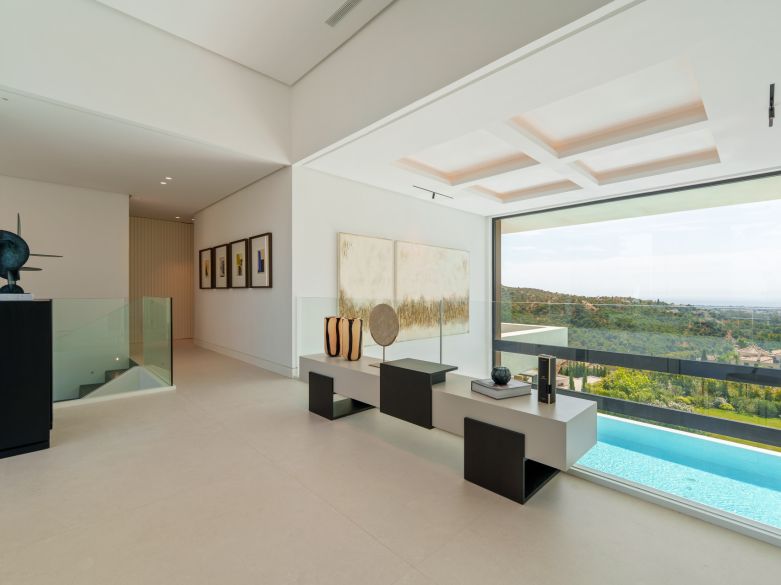 Villa de nueva construcción con vistas impresionantes en la exclusiva urbanización cerrada de Lomas de la Quinta - Benahavís