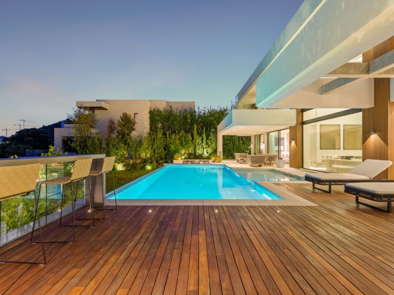 Villa de nueva construcción con vistas impresionantes en la exclusiva urbanización cerrada de Lomas de la Quinta - Benahavís