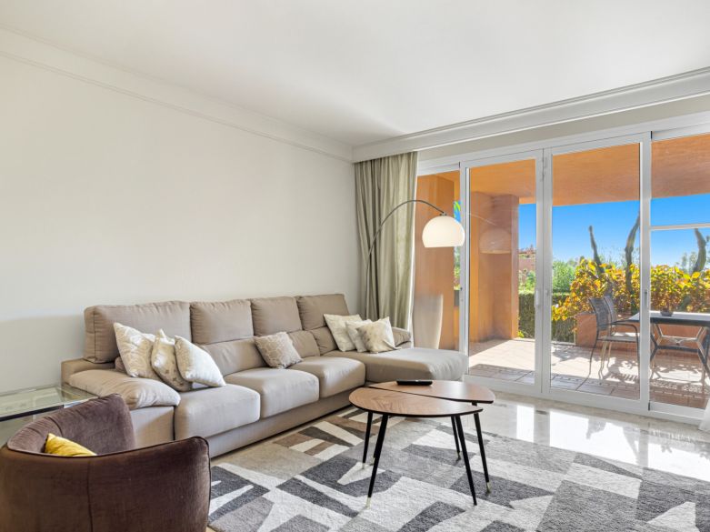 Charming two-bedroom ground-floor apartment with a southeast orientation, located in one of the most exclusive communities, Alminar de Marbella, in Nueva Andalucía.