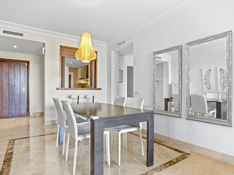 Charming two-bedroom ground-floor apartment with a southeast orientation, located in one of the most exclusive communities, Alminar de Marbella, in Nueva Andalucía.