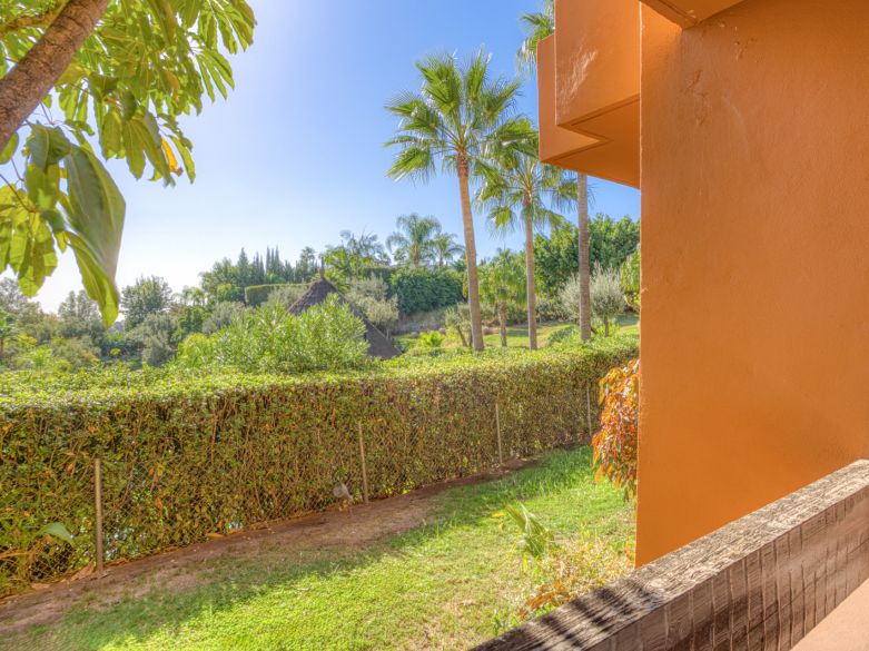 Charming two-bedroom ground-floor apartment with a southeast orientation, located in one of the most exclusive communities, Alminar de Marbella, in Nueva Andalucía.
