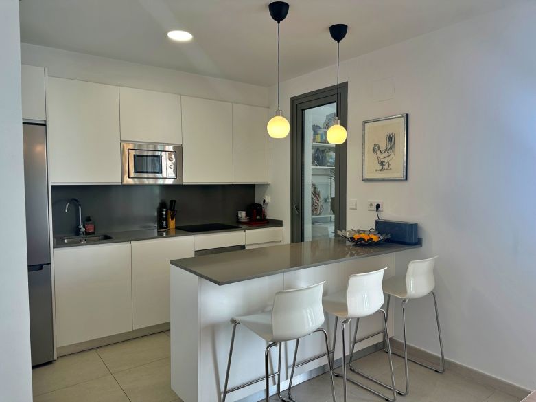 Moderno apartamento de 3 dormitorios en venta en el corazón de San Pedro de Alcántara