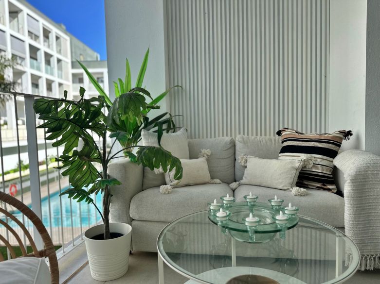 Moderno apartamento de 3 dormitorios en venta en el corazón de San Pedro de Alcántara