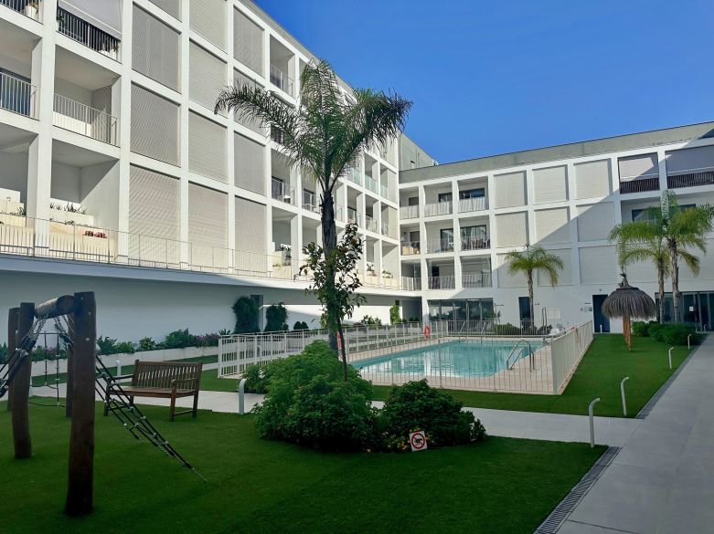 Moderno apartamento de 3 dormitorios en venta en el corazón de San Pedro de Alcántara